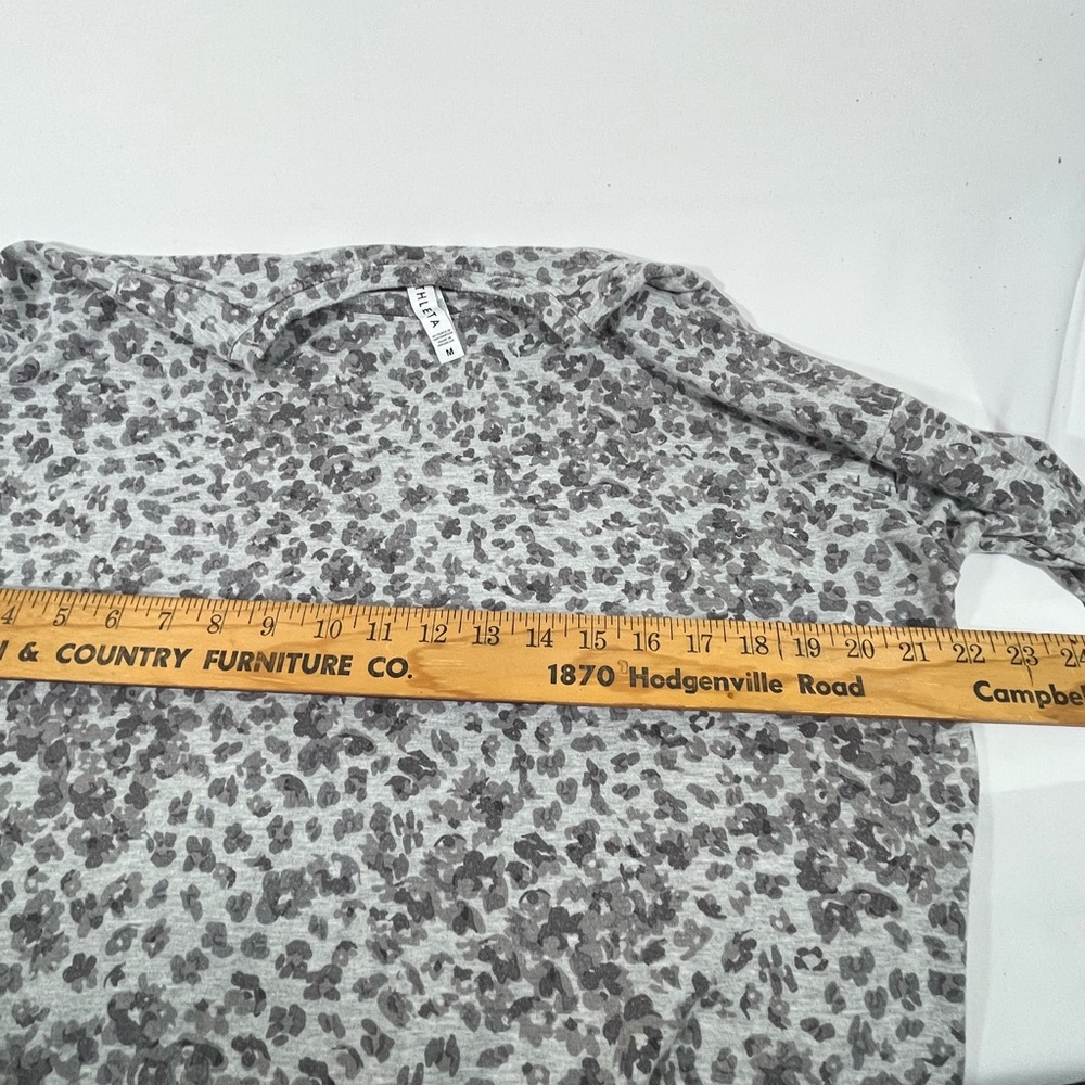 ATHLETA STUDIO‎ TO STREET SPLATTER SWEATSHIRT ANIMAL PATTERN SZ M GRAY PREOWNED - Picture 8 of 8